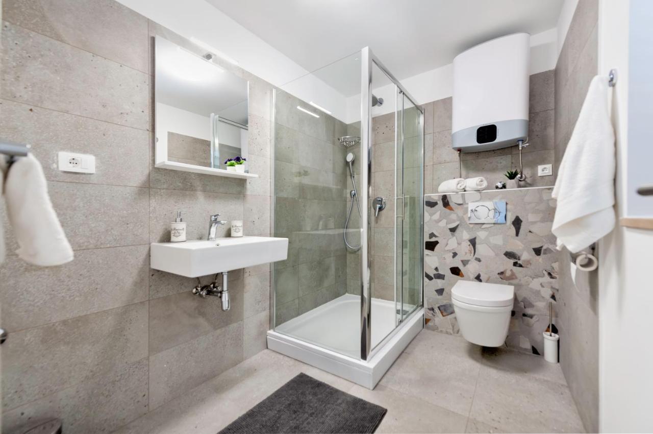 City Comfort Apartments Ровинь Экстерьер фото