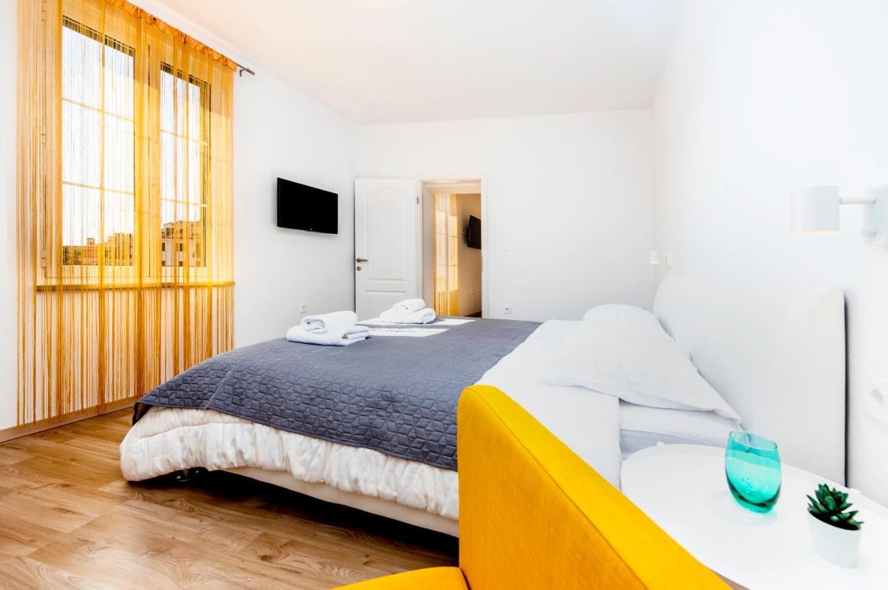 City Comfort Apartments Ровинь Экстерьер фото