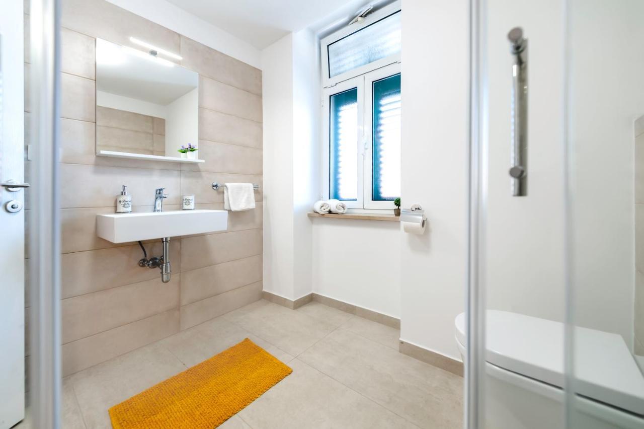 City Comfort Apartments Ровинь Экстерьер фото